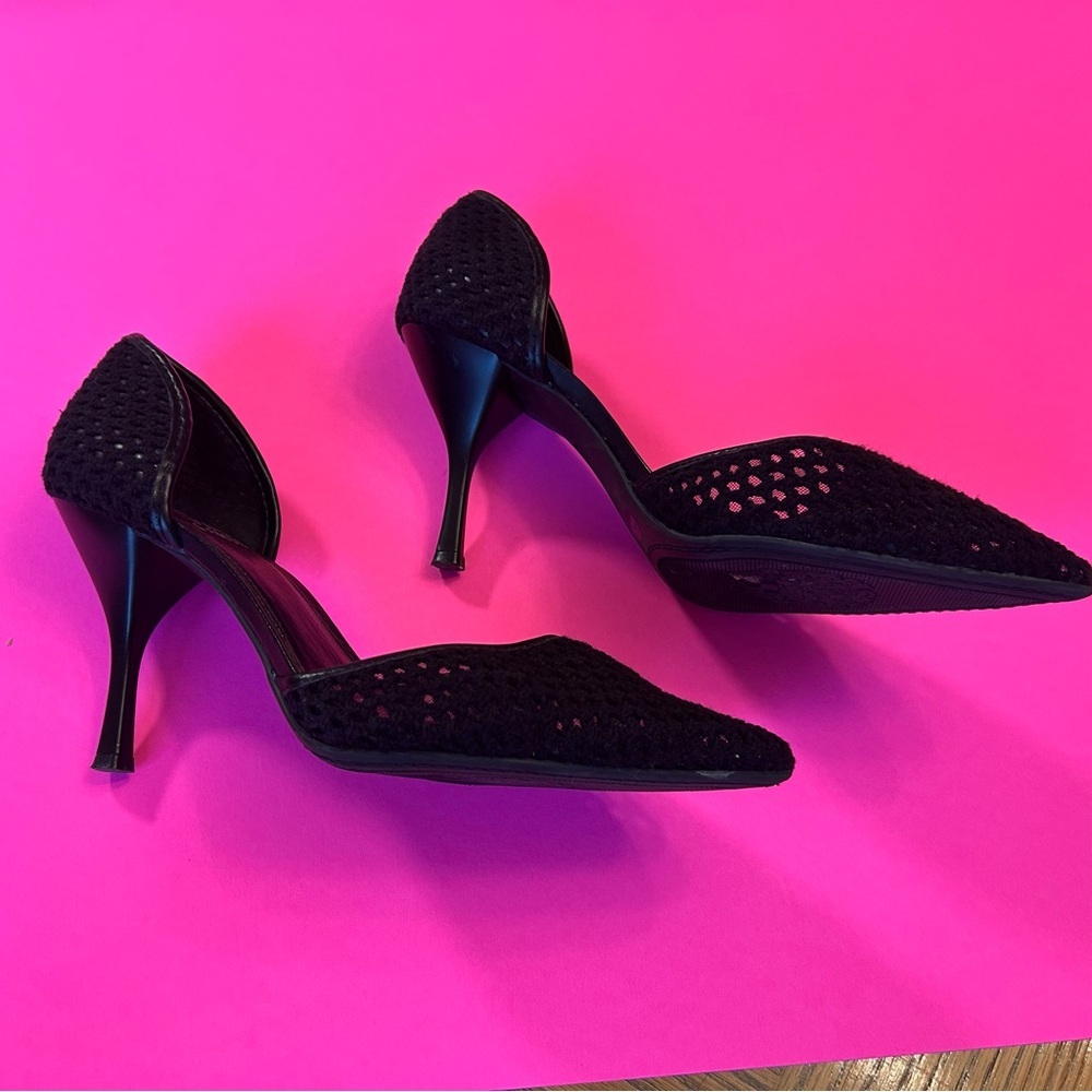 Vince Camuto Black Crochet Pumps Size 8 1/2 - Picture 6 of 14